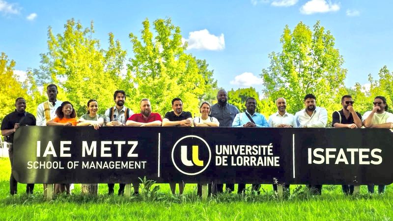 Photo de groupe des participants à la Summer School